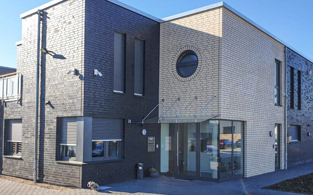 Errichtung eines Bürotraktes mit Lagerhalle – Moers