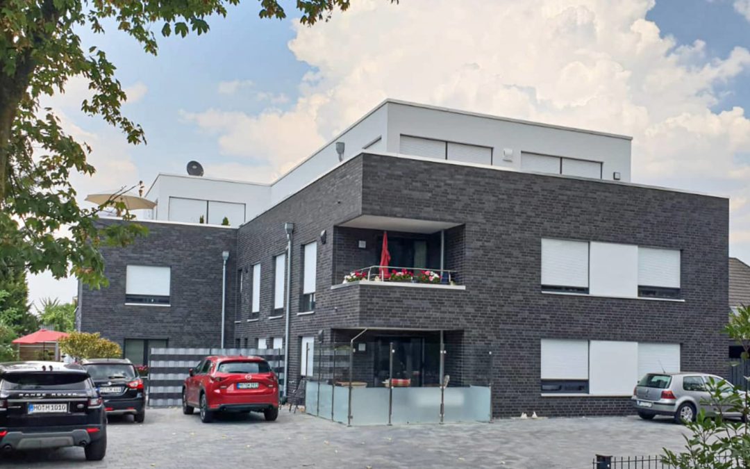 Errichtung von 2 Mehrfamilienhäusern mit 17 Wohneinheiten und 1 Gewerbeeinheit – Neukirchen-Vlyn
